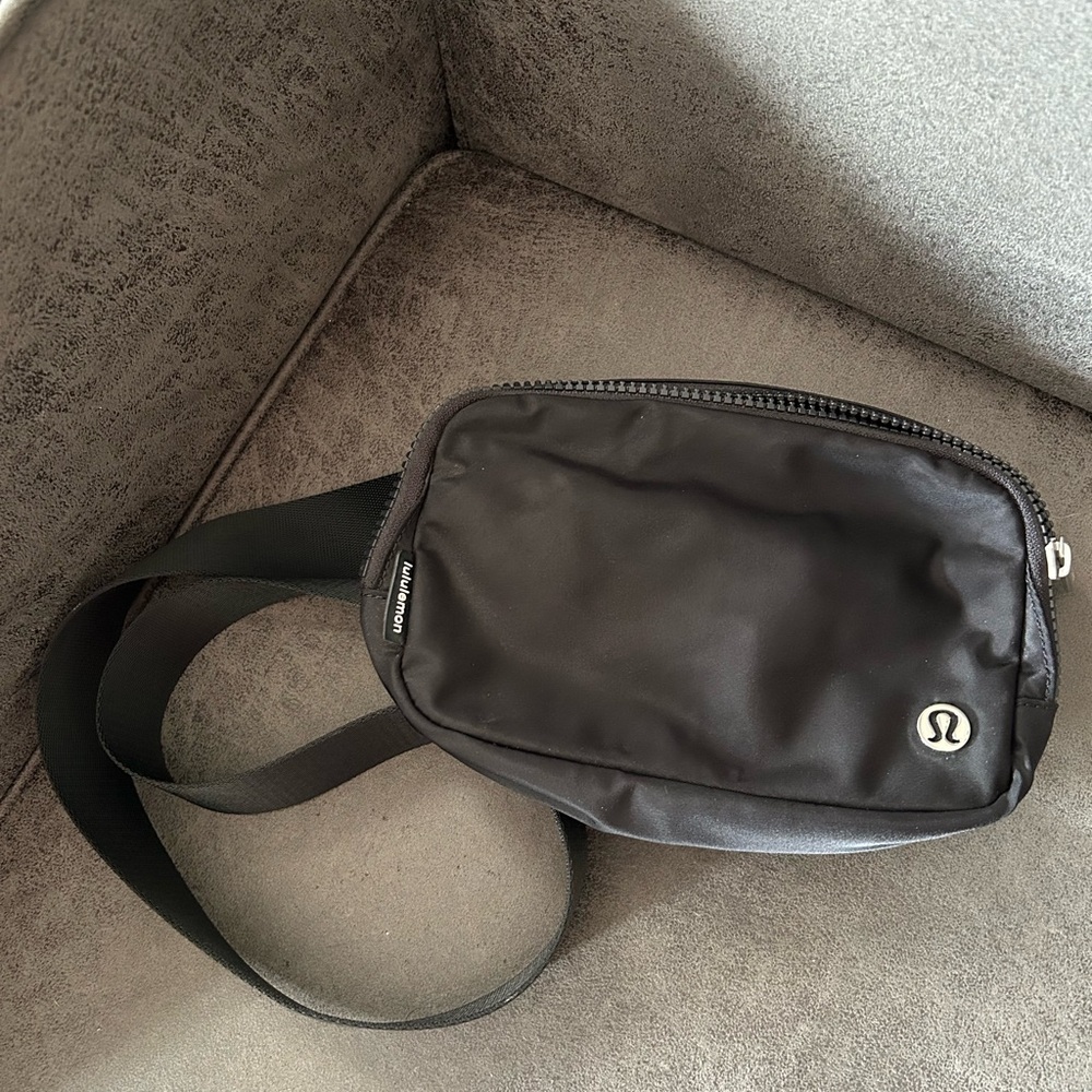 lululemon Belt Bag 1L Black